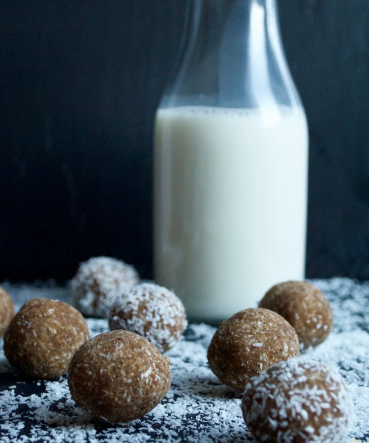 Vegan Snowballs with Maple and Winter Spice. These bite sized vegan snowballs are delicious, healthy, vegan AND festive. What's not to love?! | www.fuellingthefork.com